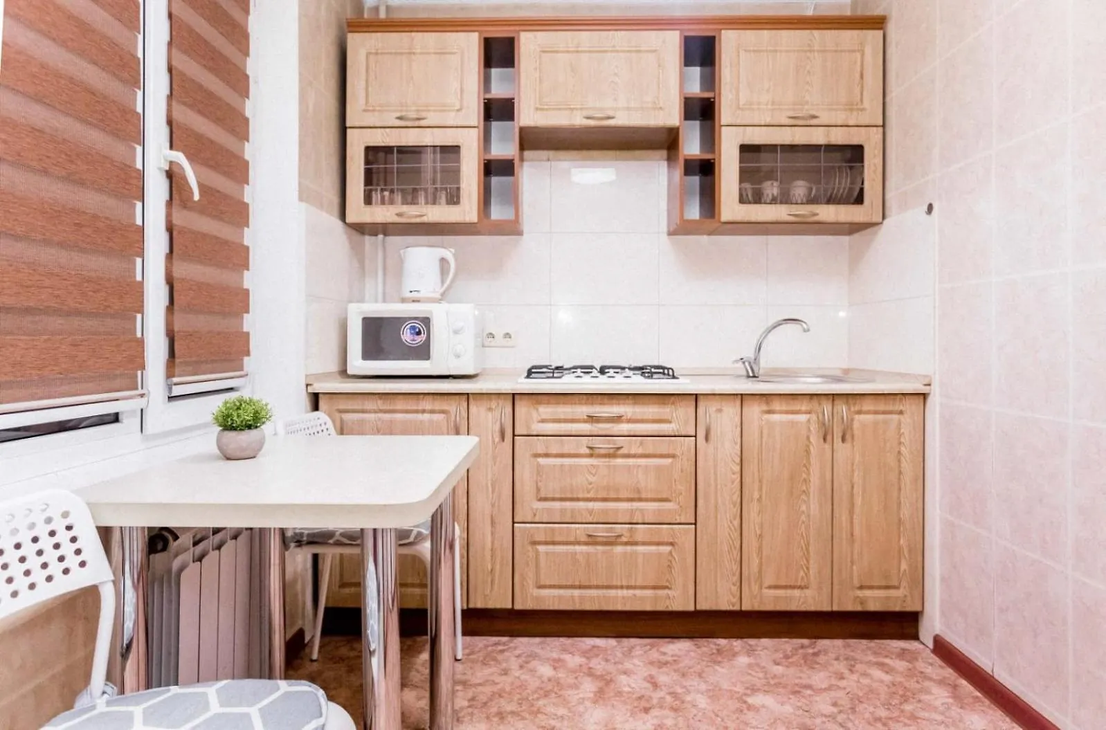 Яркая Квартира В Сердце Города Almaty Apartment