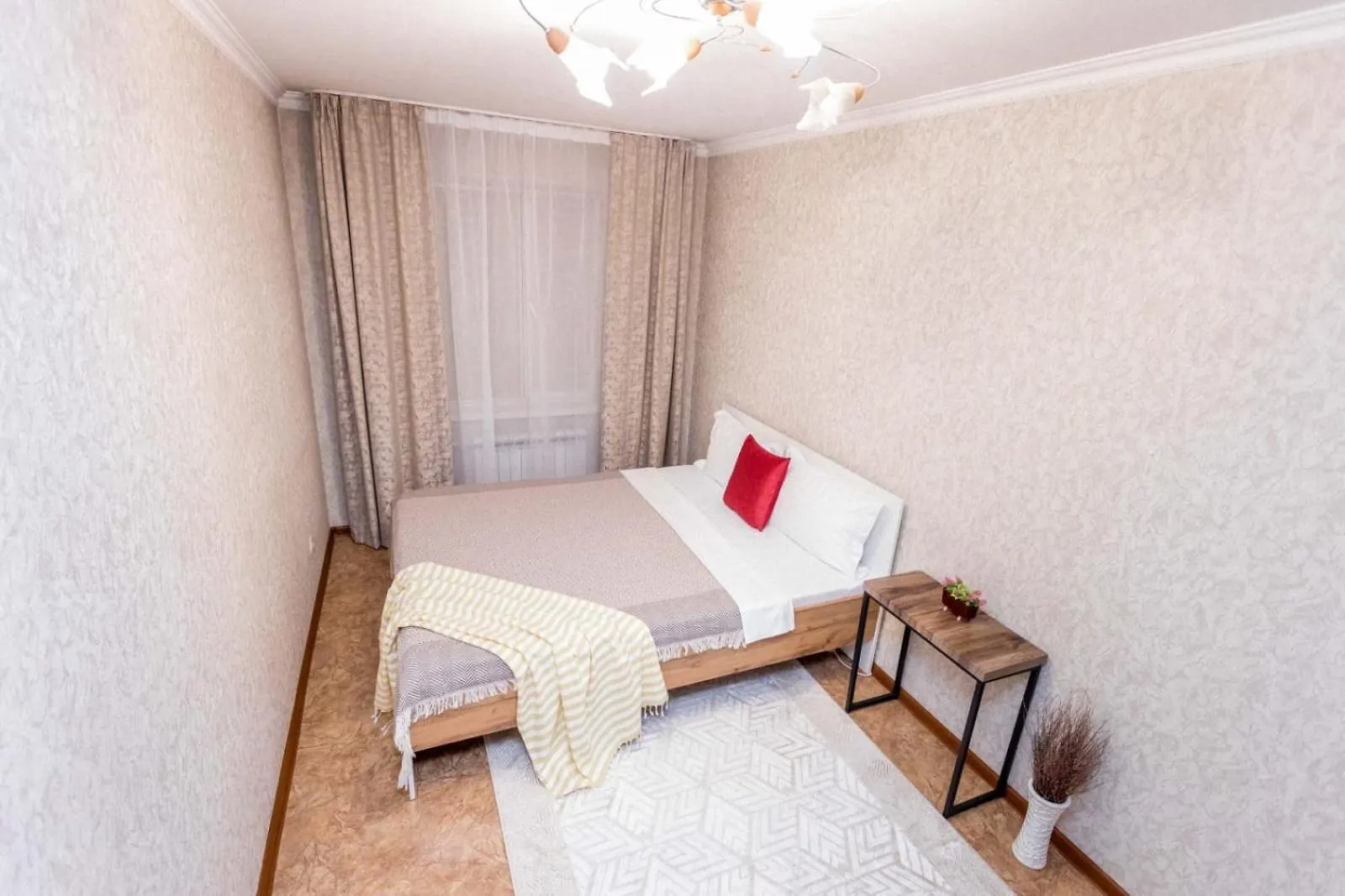 Apartment Яркая Квартира В Сердце Города Almaty